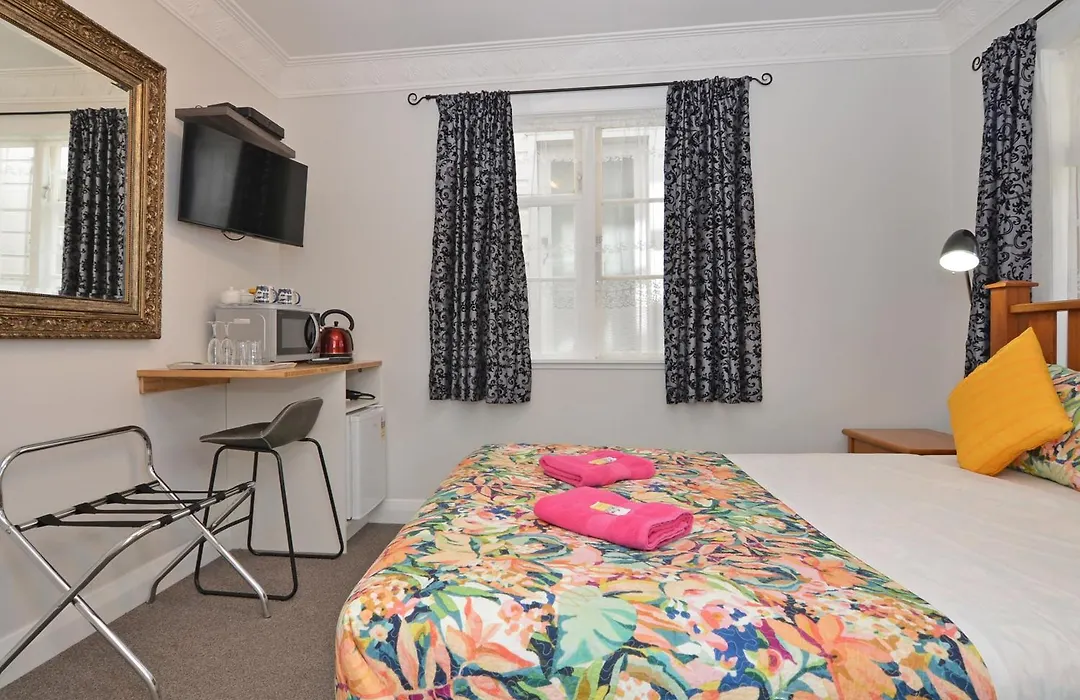Richmond Guest House-1